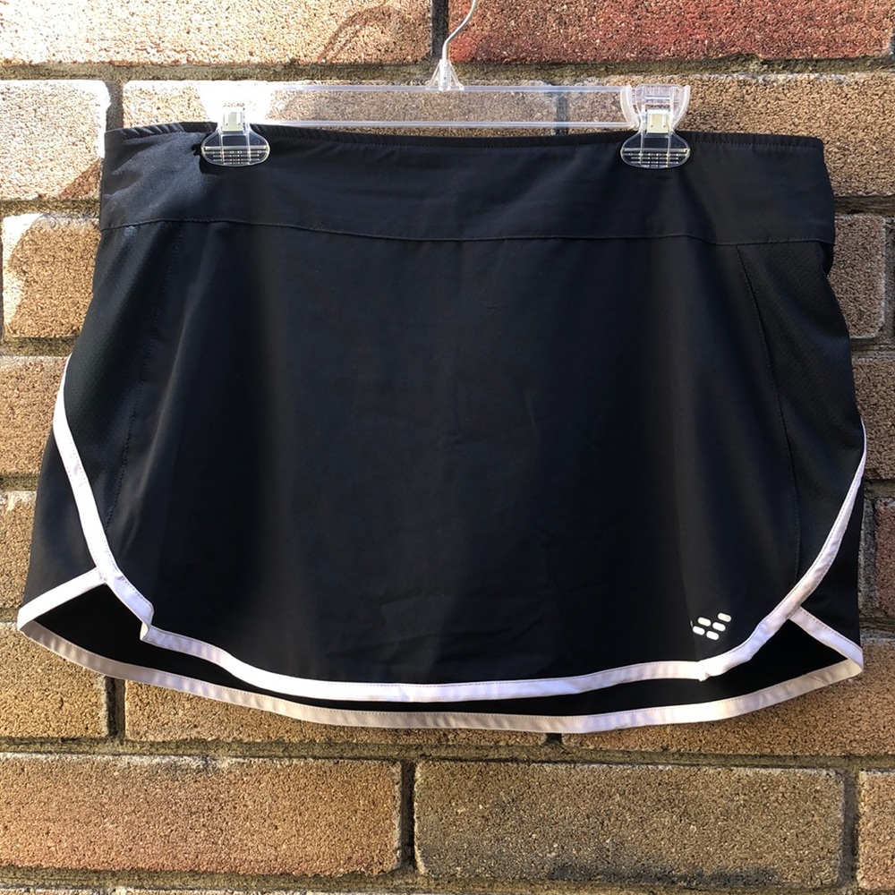 New!!Black skirt